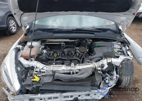 2015 Ford Focus Se z USA, uszkodzony, nr VIN 1FADP3K22FL378590